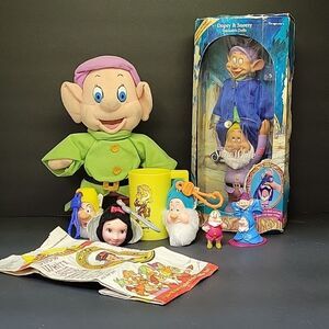 Disney Snow White and some of her Dwarfs collectible package
